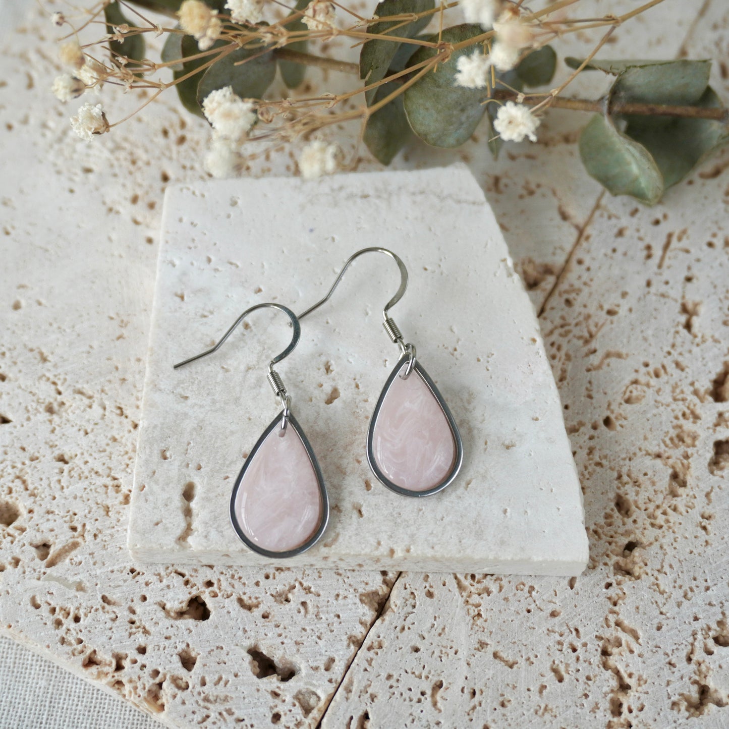 Quartz Hook Teardrop