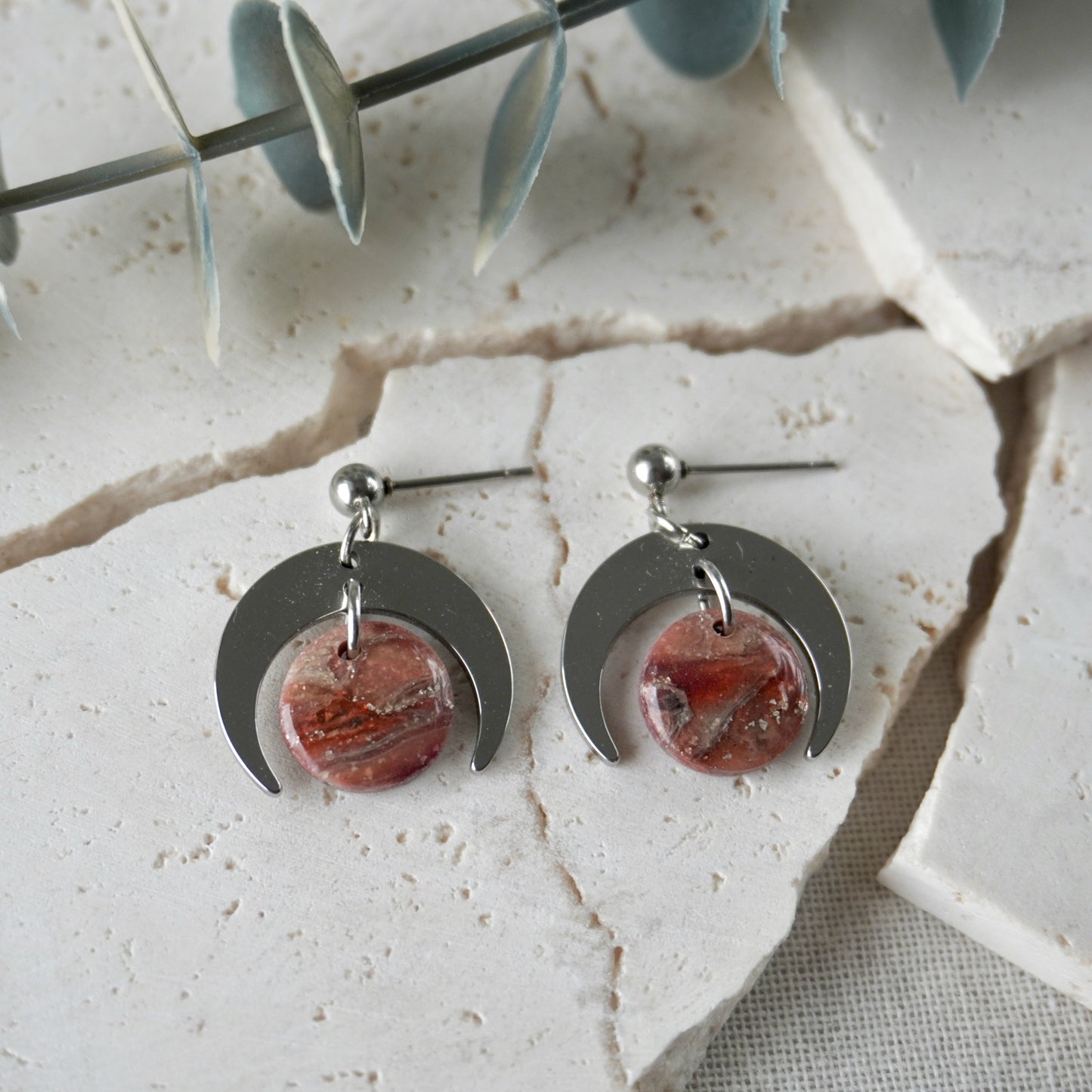 Marble Red Stud Downward Moon